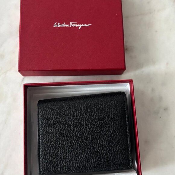 NWT Salvatore Ferragamo Embossed Gancini Motif Grainy Wallet- Black - Picture 4 of 14